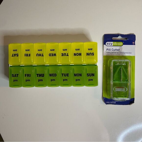 Pill Organizer with Pill Cutter - Picture 2 of 2